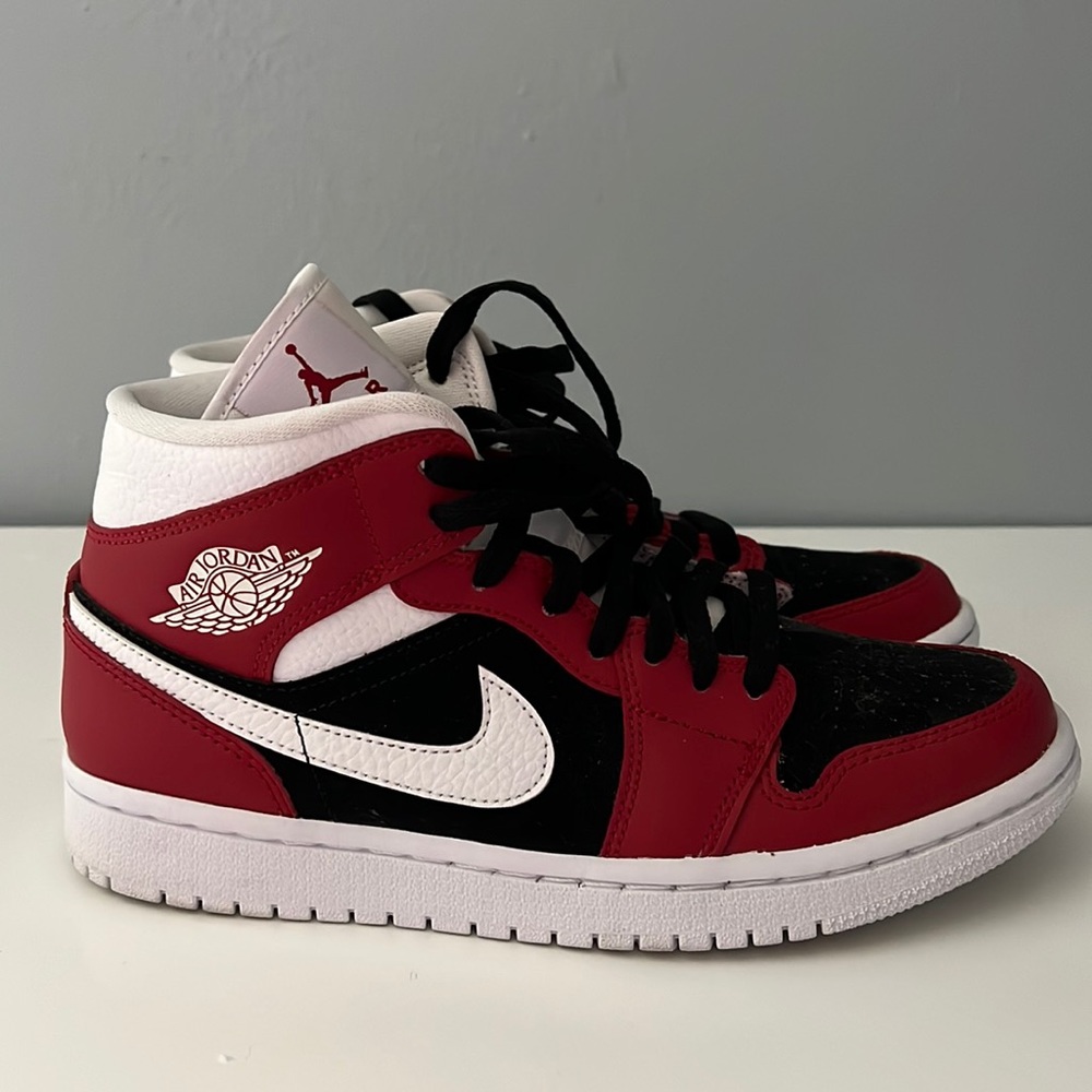 Air Jordan Mids